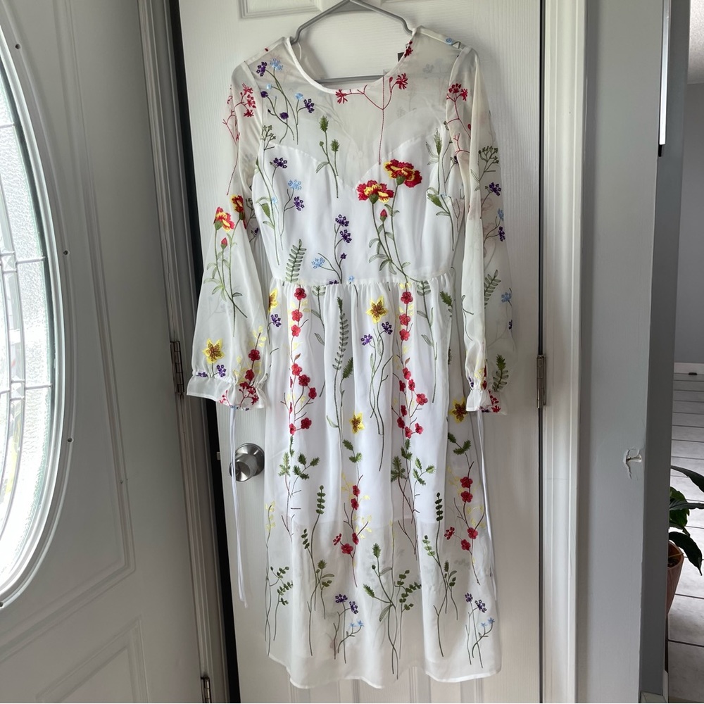 Chelsea28 embroidered white dress size S